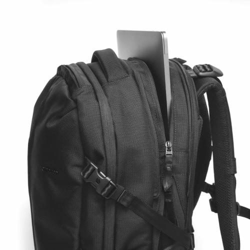 Tracks Expansion Backpackのデバイス専用ファスナー 