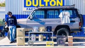ランドクルーザーが「DULTON」とコラボ! ガレージムードを楽しめるインテリア雑貨の数々。