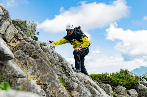 TYPHON NOVA着用で登山