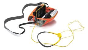 90’〜Y2Kの空気を今に伝える！古着をリメイクしたカセットプレーヤー用ポーチが個性的！