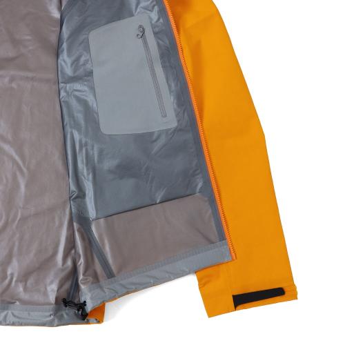BEAMSとARC’TERYXのBETA JACKET