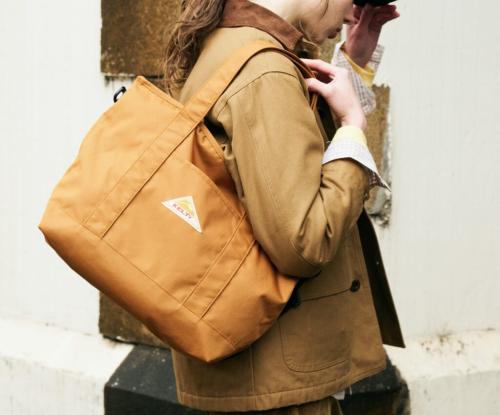 ES ZIP TOTE S着用画像