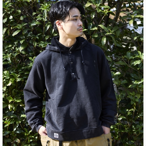 GO OUT×CHUMS SMU Hooded Huricane Top