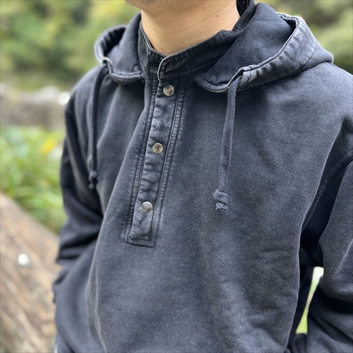 GO OUT×CHUMS SMU Hooded Huricane Top