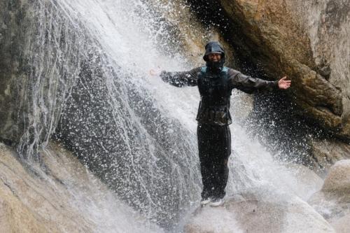 Cohesion Jacket滝使用シーン