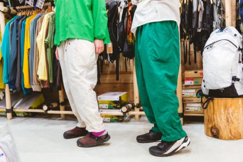伊豆のアウトドアショップ「SANKAKUSTAND（サンカクスタンド）」のおすすめ商品「オテンバパンツ」