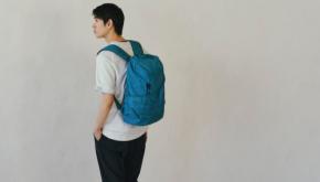 “?型ジッパー”が印象的なナリフリの定番バッグが進化。5年ぶりのアップデートで数々の機能的ディテールを搭載。