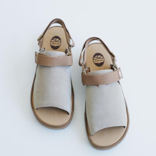 SHAKAのOPEN TOE MULE KILT SUEDE
