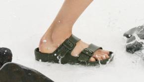 ビルケンシュトックの人気モデルをEVA素材で。雨に強いから気軽に使える。