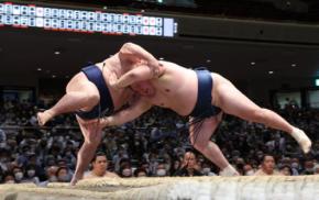 歩み止めない鉄人＝玉鷲、節目で大関撃破―大相撲夏場所