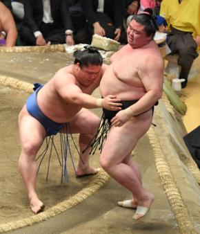 若隆景、攻め抜き5勝目=大相撲夏場所