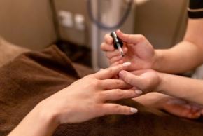 香水代わりに指先から癒やされる。おすすめのネイルオイル3選