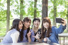 変顔は照れ隠しだった!写真の映り方で女性の性格がわかる方法