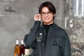 片寄涼太がメガネ姿で登場!創業120周年の老舗眼鏡メーカーから受けた感銘を語る