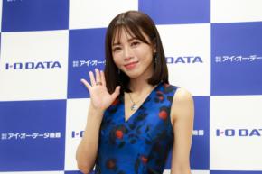 「おいきなさい」ポーズ披露!釈由美子が語る、IT黎明期から母となった現在まで