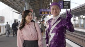 吉高由里子の新CMにオードリー春日が新キャラで登場！「胸板の厚さ」に吉高が驚愕
