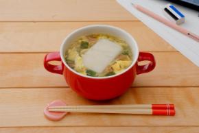 受験シーズンにぴったりの応援ごはん「クノール®すうぷもっちー®」。もう少し頑張りたい時の “もうちっと飯”に!