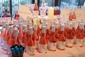 南イタリアのロゼワイン「Tramari」試飲イベントが原宿で開催|本格料理やアートで魅せた空間をレポート
