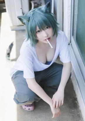 話題のアニメ「ヤニねこ」のコスプレを篠崎こころが披露！大家さんとして声優本人も出演！