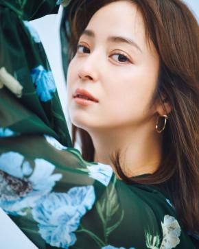 芸能生活20周年を迎える佐々木希が多忙な日々の中でも美しさを保つ秘訣を語る