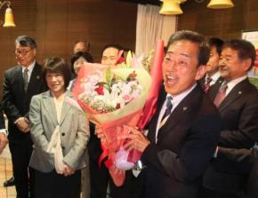 滋賀・彦根市長選　石丸伸二氏応援の現職が僅差で破れる