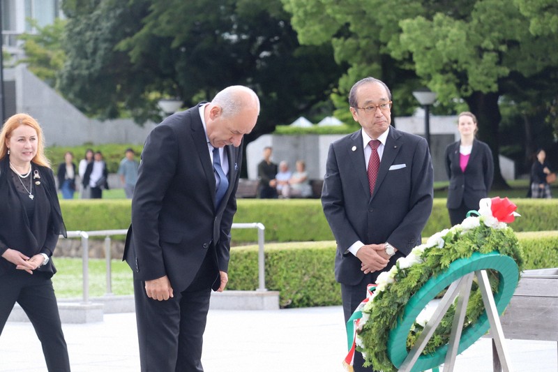 ハンガリー大統領　広島・原爆資料館を見学　自らの意向で初訪問