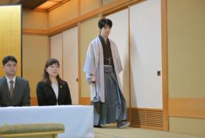 藤井名人は「カレーうどん」　永瀬九段は「紅白うな重」　名人戦昼食