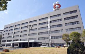 無視され激怒「お前の髪を切る」 妻の首絞めた疑い、75歳を逮捕