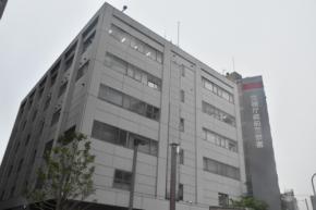 電車内で体液かけた疑いで43歳逮捕　「3年で20回」と供述　東京
