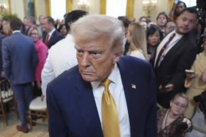 トランプ氏、MAGAに「愚かな人々」 政権批判にいら立ち爆発
