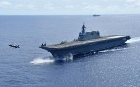 英空母が横須賀に寄港　艦載機F35Bが海自の「かが」で初の発着艦