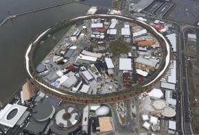万博の開場、1時間遅れに　地下鉄運転見合わせ、会場に帰宅困難者