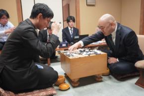 囲碁プロ・アマ戦 名誉アマ平岡さん、一力本因坊に黒番1目勝ち