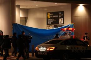 福岡の商業施設で男女2人が刺される 逃走した男性の行方捜査