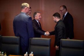 ゼレンスキー氏、NATO加盟断念の用意 米との協議は15日も継続