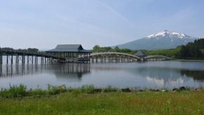 青森のイチオシ風景　ツル舞う姿を太鼓橋で　吉永小百合さんCMで人気
