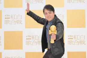 紅白歌合戦に三山ひろしさん登場　けん玉リレーでギネス世界記録更新