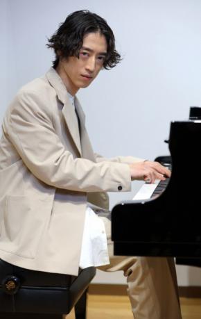 ピアニストの角野隼斗さんが結婚報告　「かてぃん」名義でも活動