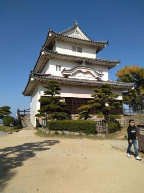 石垣の名城・丸亀城　築城400年超で石垣崩落も、「城泊」で注目