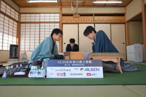 藤井王将は勝負形に持ち込めるか　王将戦第1局2日目午前の戦況