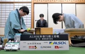 永瀬九段「引き続き頑張る」　藤井王将「継ぎ歩難しく」王将戦第1局