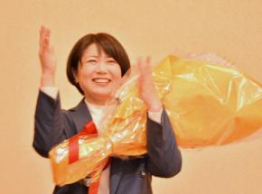 <1分で解説>前橋市長選、小川晶氏が再選 草の根の支持拡大