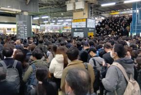 身動き取れず、途方に暮れ… 山手線など運転見合わせ、各地で混乱 | StartHome