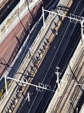 常磐線、午後2時ごろ運転再開見込み　線路上に降ろされた乗客も