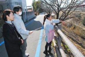 自宅近くの浸水の恐れは?　「新しい防災教育」で児童が親と野外調査