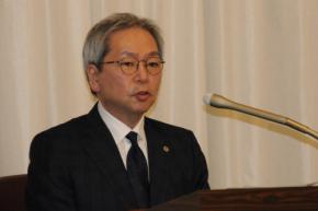 阿多博文氏が最高裁判事に就任 「誠心誠意、努力」