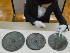 「卑弥呼の鏡」3面、富雄丸山古墳出土と確認　「被葬者は重要人物」
