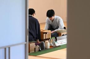 王将戦おやつ　藤井王将はエクレア　永瀬九段は百合根きんとん、大福