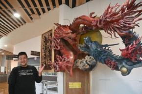 熟練の包丁技　飾り切り「竜」で歓迎　長崎ランタンフェス6日開幕