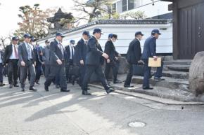 道仁会本家事務所を殺人容疑などで家宅捜索　15年前の抗争事件で